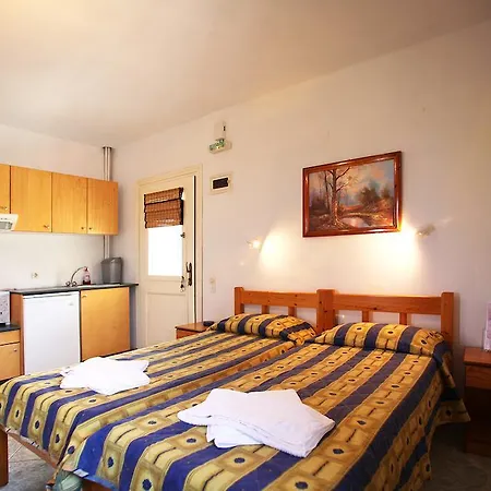 Alexandros Rooms&studios 2*