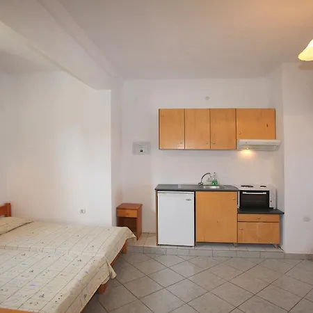 Alexandros & Guest house 3*