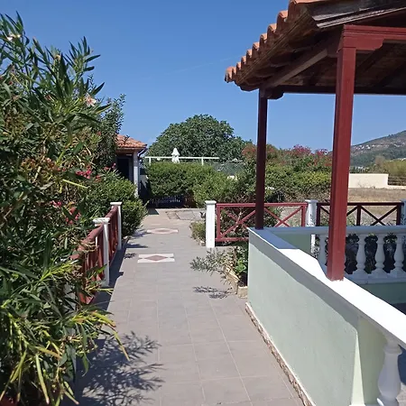 Alexandros & Affittacamere 3*