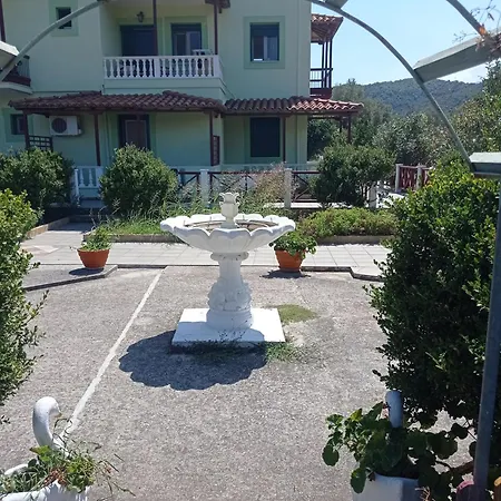 Pensionat Alexandros & Skopelos stad