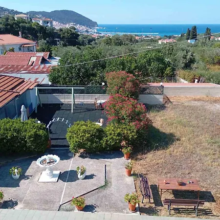 Alexandros & Affittacamere 3*