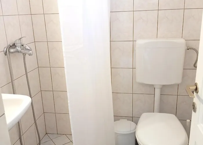 Alexandros & Guest house 3*