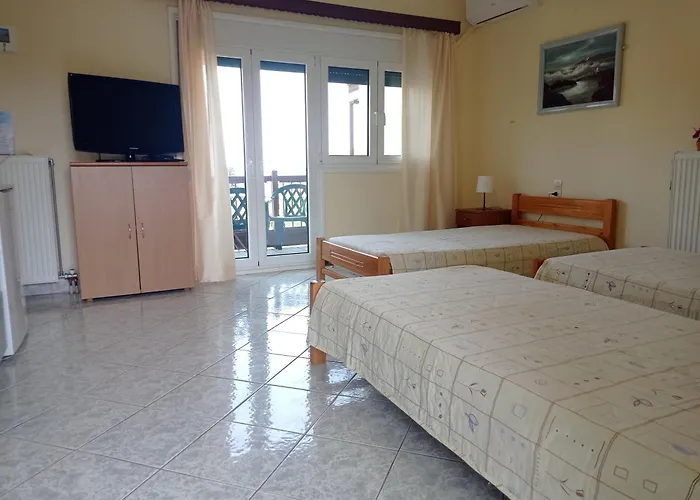 Alexandros & Guest house 3*