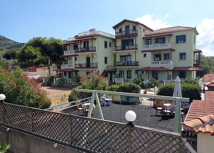 Alexandros & Πανσιόν Σκόπελος