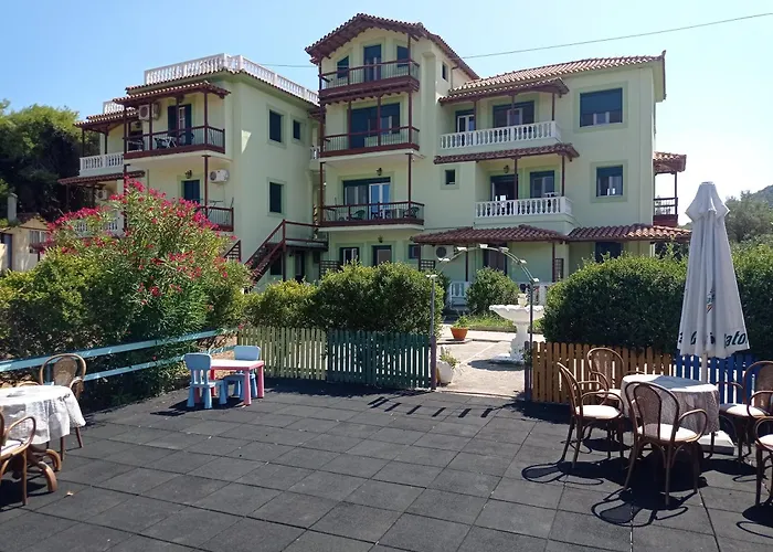 Alexandros & Guest house 3*