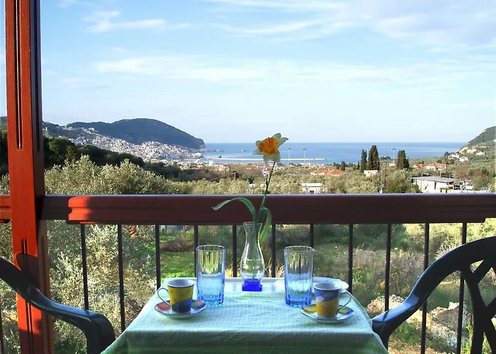 Alexandros & Guest house 3*