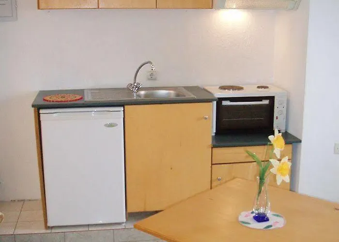 Alexandros & Guest house 3*