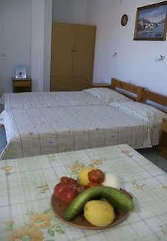 Alexandros & Guest house 3*